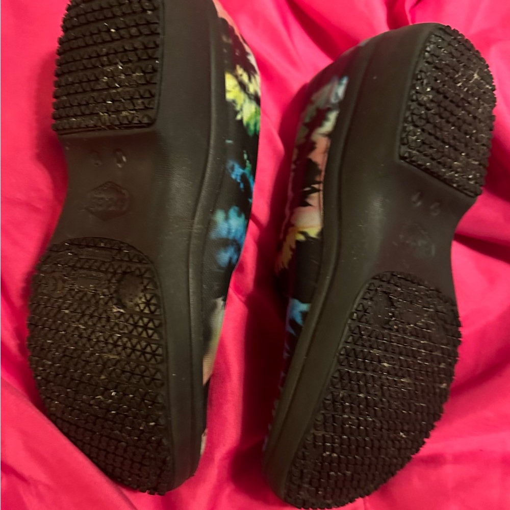 Crocs Rainbow Print - image 4